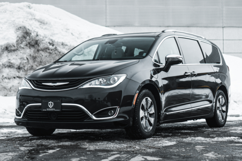 Rent a Chrysler Pacifica