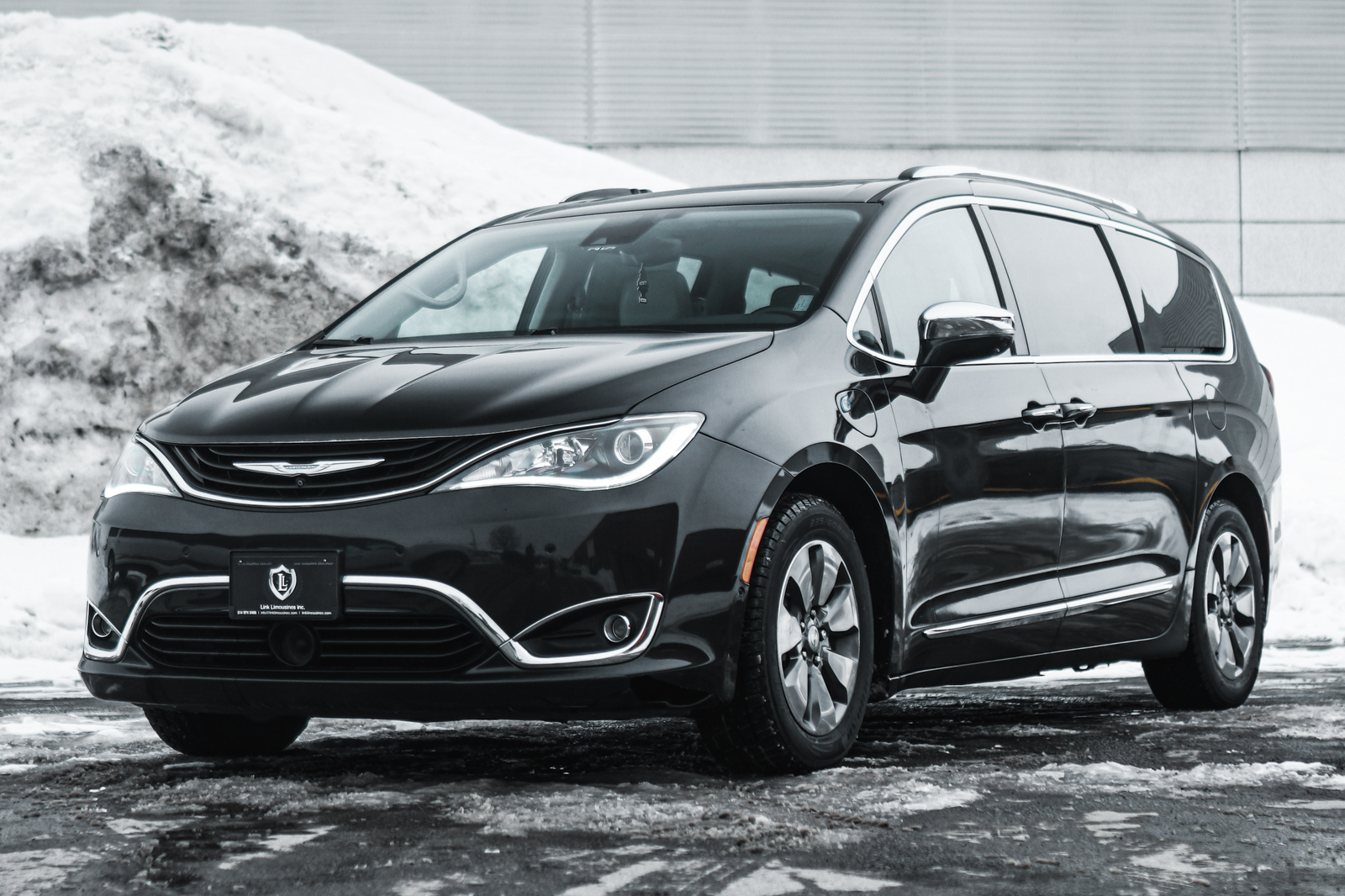 Rent a Chrysler Pacifica